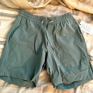 COPY - Lululemon bowline short 8”